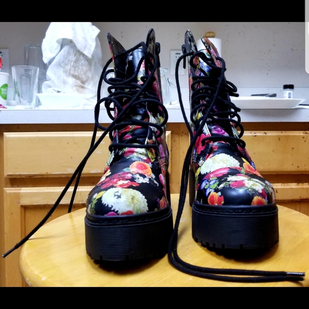 Floral Platform Boots - Picture 5 of 15